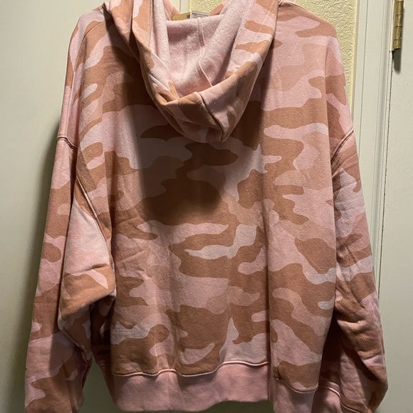 VS PINK fleece pullover in Pink camo NWT - Picture 3 of 12
